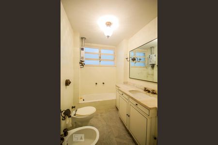 Banheiro 1 de apartamento à venda com 4 quartos, 194m² em Copacabana, Rio de Janeiro
