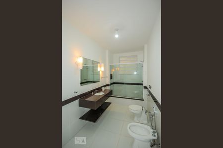 Apartamento à venda com 182m², 3 quartos e 1 vagaBanheiro 2