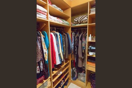 Apartamento à venda com 211m², 4 quartos e 2 vagasSuíte 1 - closet