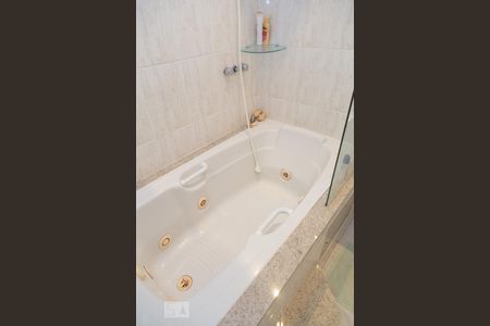 Apartamento à venda com 211m², 4 quartos e 2 vagasBanheiro - terceiro andar