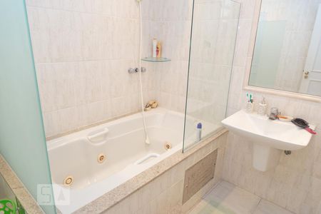 Apartamento à venda com 211m², 4 quartos e 2 vagasBanheiro - terceiro andar