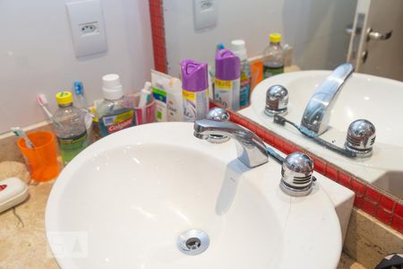 Apartamento à venda com 211m², 4 quartos e 2 vagasSuíte 1 - banheiro