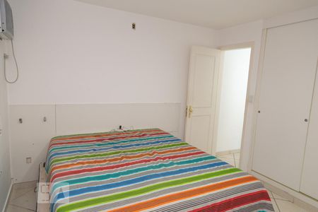 Apartamento à venda com 211m², 4 quartos e 2 vagasQuarto - terceiro andar