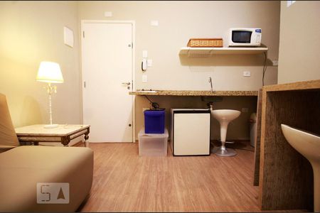 Cozinha integrada com a sala de apartamento para alugar com 1 quarto, 39m² em Real Parque, São Paulo