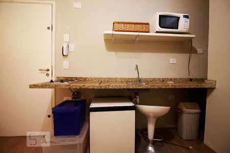 Cozinha integrada com a sala de apartamento para alugar com 1 quarto, 39m² em Real Parque, São Paulo