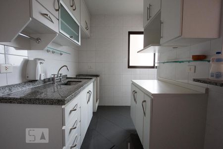 Cozinha de apartamento para alugar com 2 quartos, 60m² em Vila Polopoli, São Paulo