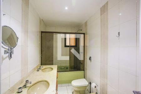 Apartamento à venda com 220m², 4 quartos e 3 vagas Apartamento à venda com 220m², 4 quartos e 3 vagasBanheiro Suíte 2