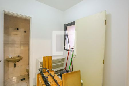 Apartamento à venda com 220m², 4 quartos e 3 vagas Apartamento à venda com 220m², 4 quartos e 3 vagasÁrea de Serviço - Quarto e Banheiro