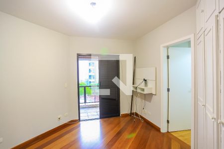 Apartamento à venda com 220m², 4 quartos e 3 vagas Apartamento à venda com 220m², 4 quartos e 3 vagasQuarto 2