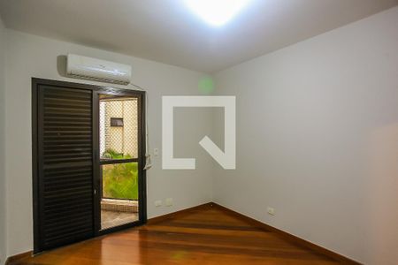 Apartamento à venda com 220m², 4 quartos e 3 vagas Apartamento à venda com 220m², 4 quartos e 3 vagasSuíte 2