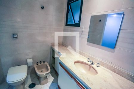 Apartamento à venda com 220m², 4 quartos e 3 vagas Apartamento à venda com 220m², 4 quartos e 3 vagasBanheiro Suíte 1