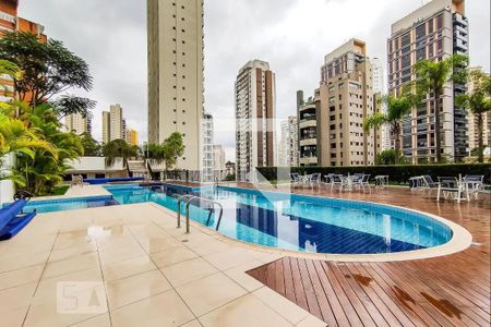 Apartamento à venda com 220m², 4 quartos e 3 vagas Apartamento à venda com 220m², 4 quartos e 3 vagasÁrea Comum - Piscina