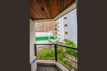 Apartamento à venda com 220m², 4 quartos e 3 vagas Apartamento à venda com 220m², 4 quartos e 3 vagasVaranda Suíte 2