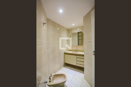 Apartamento à venda com 220m², 4 quartos e 3 vagas Apartamento à venda com 220m², 4 quartos e 3 vagasBanheiro Quartos 1 e 2