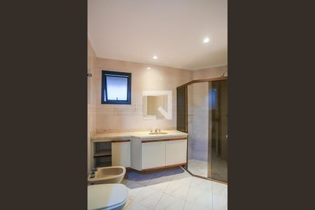 Apartamento à venda com 220m², 4 quartos e 3 vagas Apartamento à venda com 220m², 4 quartos e 3 vagasBanheiro Suíte 1