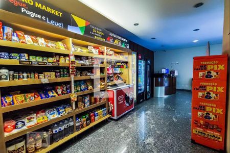 Apartamento à venda com 220m², 4 quartos e 3 vagas Apartamento à venda com 220m², 4 quartos e 3 vagasÁrea Comum - Mini Mercado