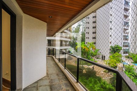 Apartamento à venda com 220m², 4 quartos e 3 vagas Apartamento à venda com 220m², 4 quartos e 3 vagasVaranda Quarto 2