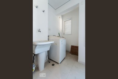 Área de serviço de apartamento para alugar com 1 quarto, 62m² em Empresarial 18 do Forte, Barueri