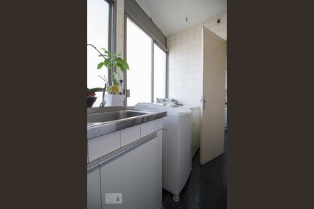 Apartamento à venda com 215m², 3 quartos e 2 vagas Apartamento à venda com 215m², 3 quartos e 2 vagasLavanderia