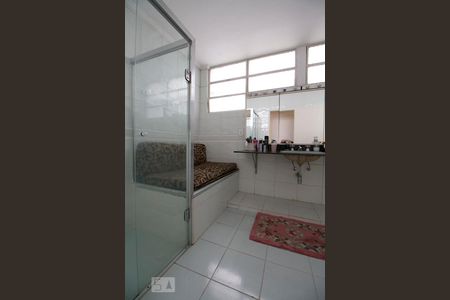 Apartamento à venda com 215m², 3 quartos e 2 vagas Apartamento à venda com 215m², 3 quartos e 2 vagasBanheiro Suite 2