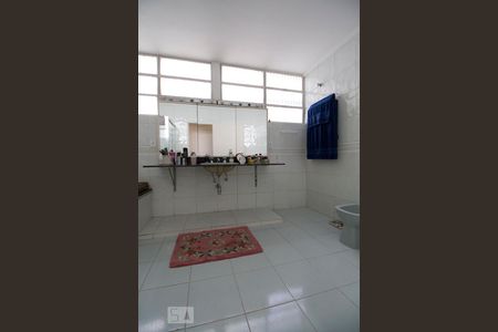 Apartamento à venda com 215m², 3 quartos e 2 vagas Apartamento à venda com 215m², 3 quartos e 2 vagasBanheiro Suite 2