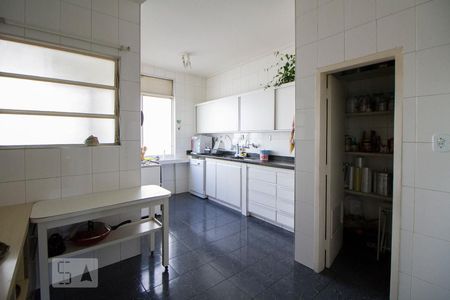 Apartamento à venda com 215m², 3 quartos e 2 vagas Apartamento à venda com 215m², 3 quartos e 2 vagasCozinha