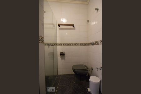 Apartamento à venda com 215m², 3 quartos e 2 vagas Apartamento à venda com 215m², 3 quartos e 2 vagasBanheiro suite 1