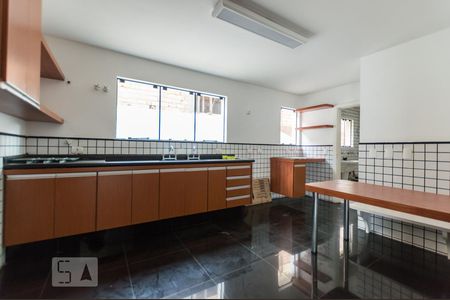 Casa de condomínio à venda com 380m², 4 quartos e 4 vagasCozinha