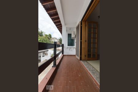 Casa de condomínio à venda com 380m², 4 quartos e 4 vagasVaranda da suíte 2