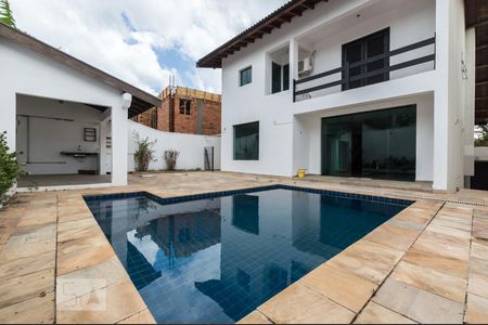 Casa de condomínio à venda com 380m², 4 quartos e 4 vagasPiscina privativa