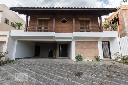 Casa de condomínio à venda com 380m², 4 quartos e 4 vagasFachada