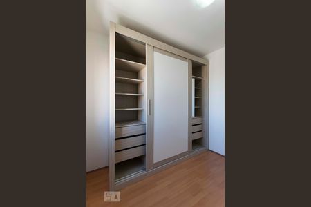 Apartamento para alugar com 65m², 2 quartos e 1 vagaQuarto 1 (Armários)