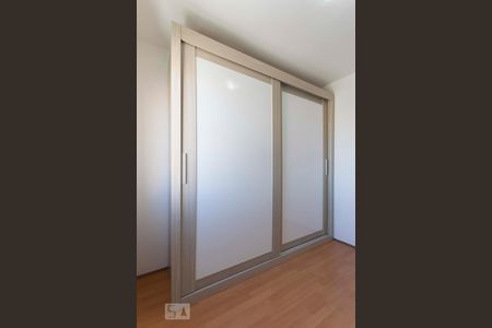 Apartamento para alugar com 65m², 2 quartos e 1 vagaQuarto 1 (Armários)