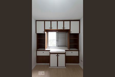 Apartamento para alugar com 80m², 3 quartos e 1 vagaQuarto 2 (Armários)