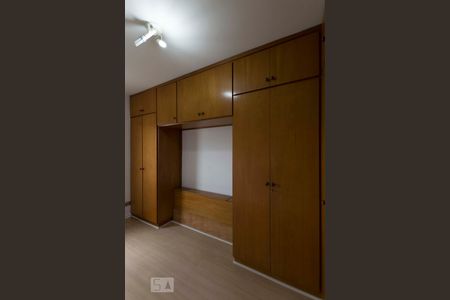 Apartamento para alugar com 80m², 3 quartos e 1 vagaQuarto 3 (Armários)