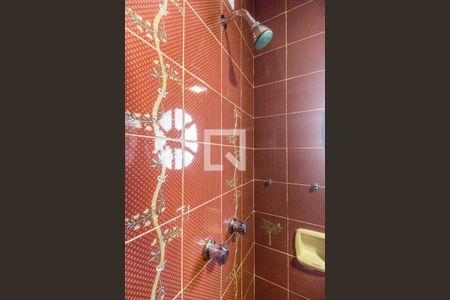 Casa de condomínio para alugar com 600m², 4 quartos e 5 vagas Casa de condomínio para alugar com 600m², 4 quartos e 5 vagasBanheiro da Suíte 2