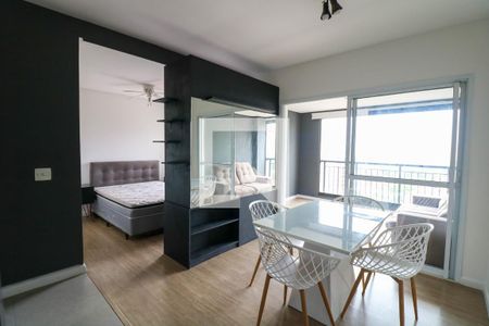 Sala / Cozinha de apartamento para alugar com 1 quarto, 35m² em Vila Cordeiro, São Paulo