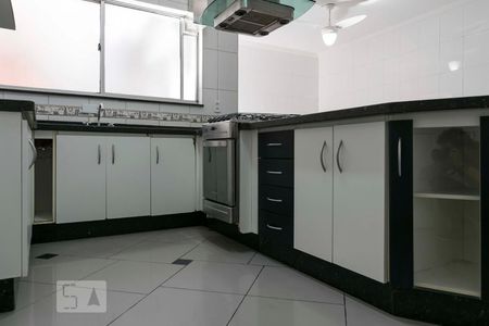 Casa à venda com 307m², 4 quartos e 3 vagas1o. Andar - Cozinha (Armários)