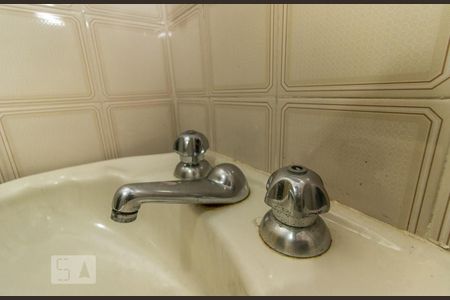 Torneiras pia de apartamento para alugar com 3 quartos, 87m² em Tijuca, Rio de Janeiro