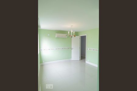 Casa de condomínio à venda com 300m², 5 quartos e 1 vagaSuíte 4