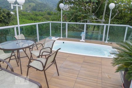 Casa de condomínio à venda com 300m², 5 quartos e 1 vagaTerraço - piscina