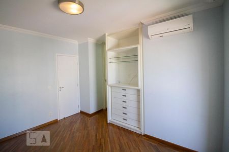 Apartamento à venda com 168m², 3 quartos e 3 vagas Apartamento à venda com 168m², 3 quartos e 3 vagasSuíte 3