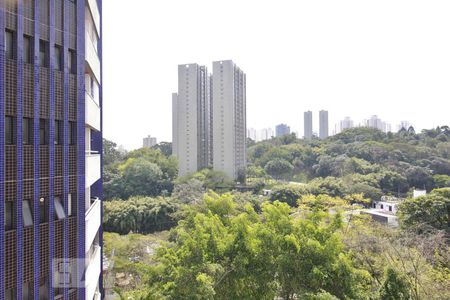 Apartamento para alugar com 210m², 3 quartos e 4 vagasVista da suíte