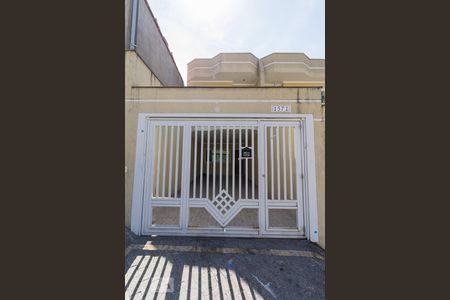 Casa à venda com 130m², 3 quartos e 2 vagas Casa à venda com 130m², 3 quartos e 2 vagasFachada