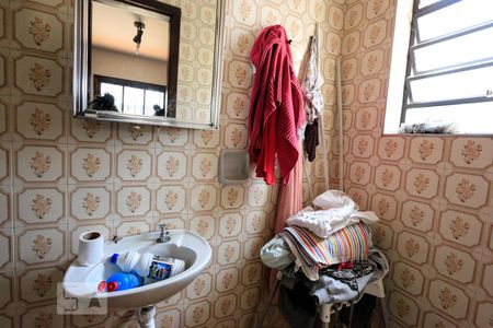 Casa de condomínio à venda com 313m², 3 quartos e 4 vagasBanheiro de serviço