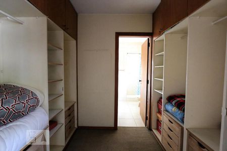 Casa de condomínio à venda com 313m², 3 quartos e 4 vagasSuite 2