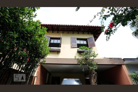 Casa de condomínio à venda com 313m², 3 quartos e 4 vagasFachada