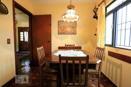 Casa de condomínio à venda com 313m², 3 quartos e 4 vagasCopa