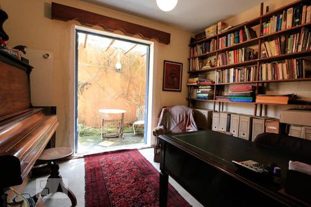 Casa de condomínio à venda com 313m², 3 quartos e 4 vagasEscritório