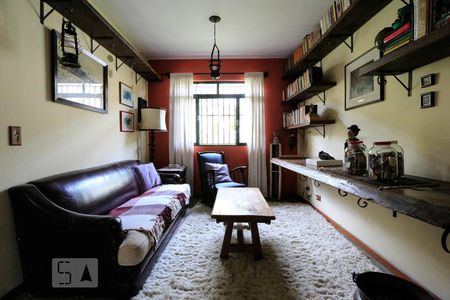 Casa de condomínio à venda com 313m², 3 quartos e 4 vagasSala do segundo andar